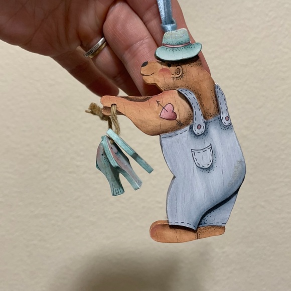 Alaska bear with fish wood ornament Mary Harper - Picture 10 of 16